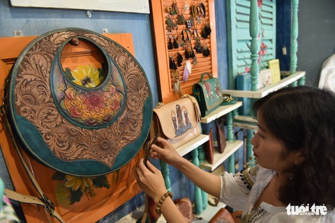 Túi da handmade chạm khắc tiền triệu làm quà dịp 8-3 - Ảnh 9. Túi da handmade chạm khắc tiền triệu làm quà dịp 8-3 - Ảnh 9.