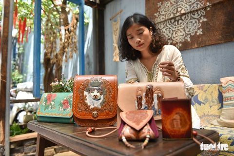 Túi da handmade chạm khắc tiền triệu làm quà dịp 8-3 - Ảnh 12. Túi da handmade chạm khắc tiền triệu làm quà dịp 8-3 - Ảnh 12.