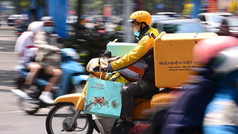 Nộp thay thuế cho Google, Facebook, Amazon: Ngân hàng lo quá tải và rủi ro - Ảnh 1. Nộp thay thuế cho Google, Facebook, Amazon: Ngân hàng lo quá tải và rủi ro - Ảnh 1.