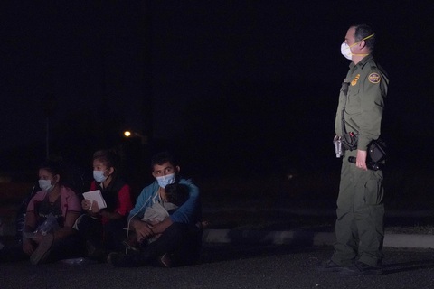 Hàng ngàn trẻ em Trung Mỹ, Mexico không người lớn kèm đang vượt biên sang Mỹ - Ảnh 6. Hàng ngàn trẻ em Trung Mỹ, Mexico không người lớn kèm đang vượt biên sang Mỹ - Ảnh 6.