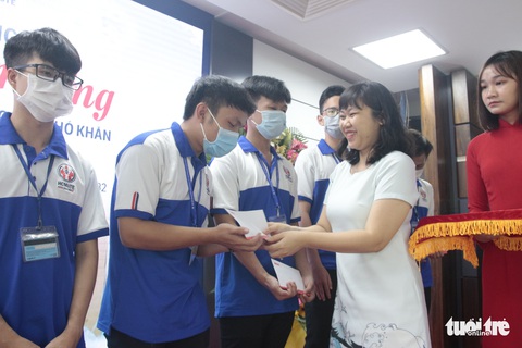 ‘Tiếp sức đến trường’ từ di nguyện của người thầy đã mất - Ảnh 9. ‘Tiếp sức đến trường’ từ di nguyện của người thầy đã mất - Ảnh 9.