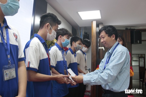 ‘Tiếp sức đến trường’ từ di nguyện của người thầy đã mất - Ảnh 8. ‘Tiếp sức đến trường’ từ di nguyện của người thầy đã mất - Ảnh 8.