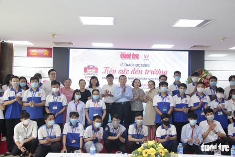 ‘Tiếp sức đến trường’ từ di nguyện của người thầy đã mất - Ảnh 10. ‘Tiếp sức đến trường’ từ di nguyện của người thầy đã mất - Ảnh 10.