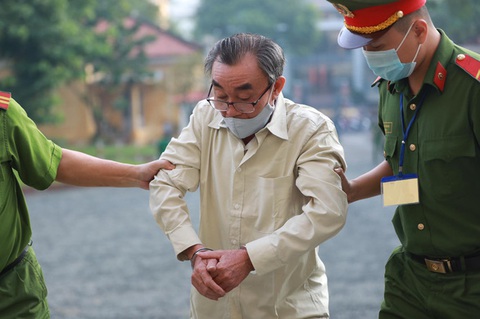 Y án nhóm khủng bố ném bom xăng trụ sở công an - Ảnh 1. Y án nhóm khủng bố ném bom xăng trụ sở công an - Ảnh 1.