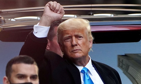 Hai cảnh sát Mỹ đòi ông Trump bồi thường mỗi người 75.000 USD - Ảnh 1. Hai cảnh sát Mỹ đòi ông Trump bồi thường mỗi người 75.000 USD - Ảnh 1.