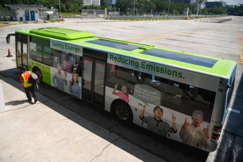 Singapore thử nghiệm xe buýt chạy bằng pin năng lượng Mặt trời - Ảnh 1. Singapore thử nghiệm xe buýt chạy bằng pin năng lượng Mặt trời - Ảnh 1.