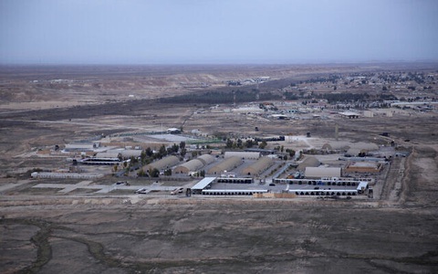 1 nhà thầu Mỹ chết trong vụ tấn công rocket ở Iraq, Mỹ cảnh báo phản ứng quân sự - Ảnh 1. 1 nhà thầu Mỹ chết trong vụ tấn công rocket ở Iraq, Mỹ cảnh báo phản ứng quân sự - Ảnh 1.