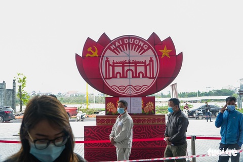 Hàng trăm sinh viên Hải Dương đi xét nghiệm COVID-19 trước khi trở lại Hà Nội - Ảnh 7. Hàng trăm sinh viên Hải Dương đi xét nghiệm COVID-19 trước khi trở lại Hà Nội - Ảnh 7.