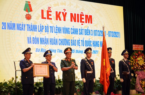 Bộ tư lệnh Vùng cảnh sát biển 3 nhận Huân chương Bảo vệ Tổ quốc hạng nhì - Ảnh 1. Bộ tư lệnh Vùng cảnh sát biển 3 nhận Huân chương Bảo vệ Tổ quốc hạng nhì - Ảnh 1.