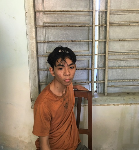 Bắt người nhện lúc rạng sáng cùng 18 điện thoại xịn - Ảnh 1. Bắt người nhện lúc rạng sáng cùng 18 điện thoại xịn - Ảnh 1.