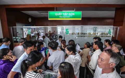 Giá khám bệnh và dịch vụ y tế theo yêu cầu: bao nhiêu là vừa? - Ảnh 1. Giá khám bệnh và dịch vụ y tế theo yêu cầu: bao nhiêu là vừa? - Ảnh 1.