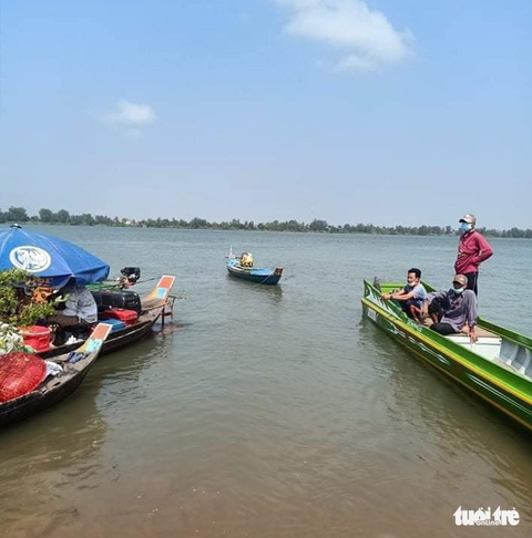 Kịp thời chặn 35 người nhập cảnh trái phép trên sông Tiền - Ảnh 2. Kịp thời chặn 35 người nhập cảnh trái phép trên sông Tiền - Ảnh 2.