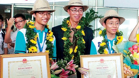 Hậu trường thi Olympic quốc tế - những chuyện chưa kể - Kỳ 4: Đi thi như đi... tắm biển - Ảnh 1. Hậu trường thi Olympic quốc tế - những chuyện chưa kể - Kỳ 4: Đi thi như đi... tắm biển - Ảnh 1.