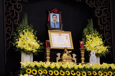 Hôm nay, tiễn đưa ông già khắc khổ, thiện lương Trần Hạnh - Ảnh 1. Hôm nay, tiễn đưa ông già khắc khổ, thiện lương Trần Hạnh - Ảnh 1.