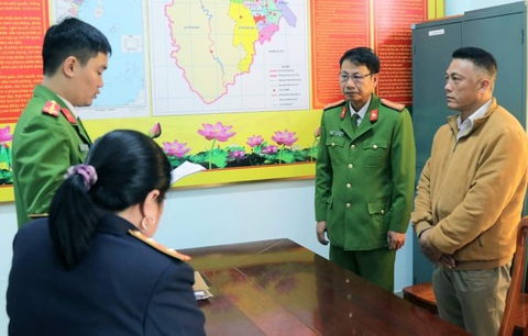 Trạm trưởng trạm quản lý bảo vệ rừng bị khởi tố vì để mất rừng - Ảnh 1. Trạm trưởng trạm quản lý bảo vệ rừng bị khởi tố vì để mất rừng - Ảnh 1.