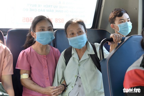 Người mẹ bán vé số, làm xe ôm lo cho 2 con tâm thần, chạy thận - Ảnh 10. Người mẹ bán vé số, làm xe ôm lo cho 2 con tâm thần, chạy thận - Ảnh 10.