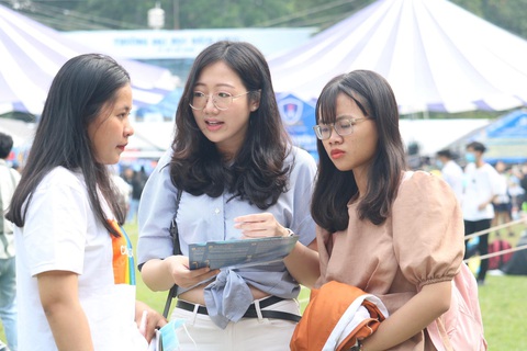 Tuyển sinh 2021: Đại học bắt đầu tuyển bằng học bạ - Ảnh 1. Tuyển sinh 2021: Đại học bắt đầu tuyển bằng học bạ - Ảnh 1.