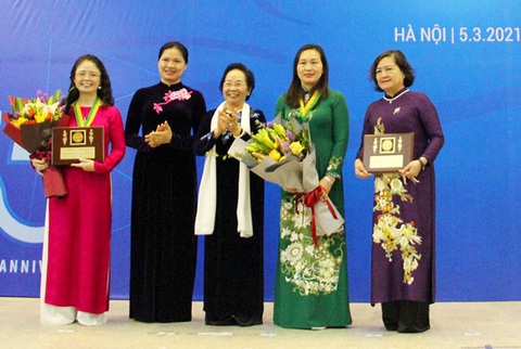 Trao giải Kovalevskaia cho các nhà khoa học nữ - Ảnh 1. Trao giải Kovalevskaia cho các nhà khoa học nữ - Ảnh 1.