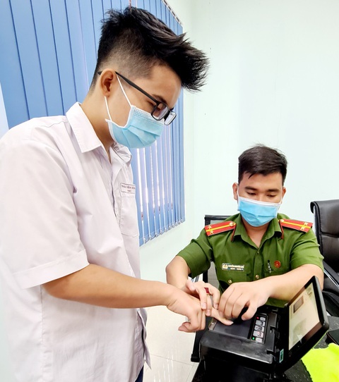 Không phải xuất trình xác nhận số CMND sau khi cấp thẻ căn cước mới - Ảnh 1. Không phải xuất trình xác nhận số CMND sau khi cấp thẻ căn cước mới - Ảnh 1.