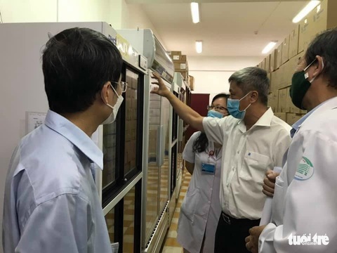 Nữ bác sĩ nhiều lần hoãn cưới sẽ tiêm vắc xin ngừa COVID-19 đầu tiên ở TP.HCM - Ảnh 2. Nữ bác sĩ nhiều lần hoãn cưới sẽ tiêm vắc xin ngừa COVID-19 đầu tiên ở TP.HCM - Ảnh 2.
