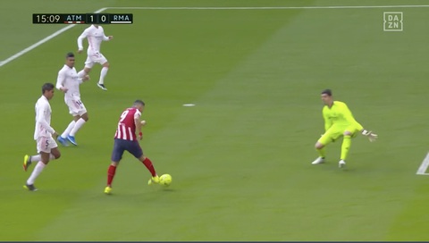 Benzema ghi bàn thắng muộn cứu Real Madrid và La Liga - Ảnh 2. Benzema ghi bàn thắng muộn cứu Real Madrid và La Liga - Ảnh 2.