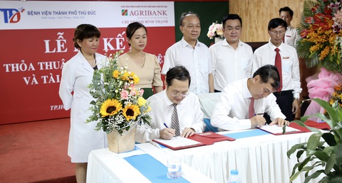 Agribank Chi nhánh Bình Thạnh ký kết thỏa thuận hợp tác với Bệnh viện TP Thủ Đức - Ảnh 1. Agribank Chi nhánh Bình Thạnh ký kết thỏa thuận hợp tác với Bệnh viện TP Thủ Đức - Ảnh 1.