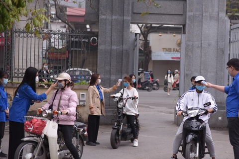 Hàng loạt trường đại học tạm dạy và học online né COVID-19 - Ảnh 1. Hàng loạt trường đại học tạm dạy và học online né COVID-19 - Ảnh 1.