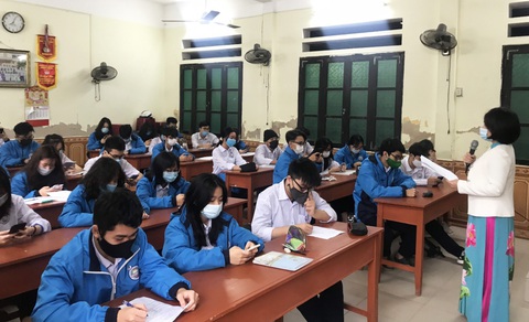 Học sinh Hải Phòng phấn khởi trong ngày trở lại trường - Ảnh 3. Học sinh Hải Phòng phấn khởi trong ngày trở lại trường - Ảnh 3.