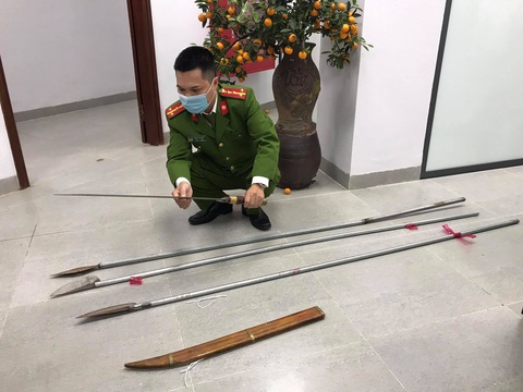 Chở bạn gái đi chơi, bị băng nhóm chém nhầm vào đầu thiệt mạng - Ảnh 2. Chở bạn gái đi chơi, bị băng nhóm chém nhầm vào đầu thiệt mạng - Ảnh 2.