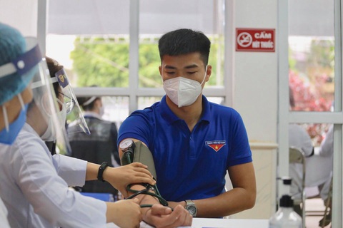 Tiêm vắc xin COVID-19 ở TP.HCM, Hà Nội và Hải Dương: Sau tiêm 30 phút đã trở lại làm việc - Ảnh 14. Tiêm vắc xin COVID-19 ở TP.HCM, Hà Nội và Hải Dương: Sau tiêm 30 phút đã trở lại làm việc - Ảnh 14.