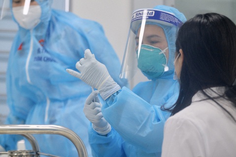 Tiêm vắc xin COVID-19 ở TP.HCM, Hà Nội và Hải Dương: Sau tiêm 30 phút đã trở lại làm việc - Ảnh 23. Tiêm vắc xin COVID-19 ở TP.HCM, Hà Nội và Hải Dương: Sau tiêm 30 phút đã trở lại làm việc - Ảnh 23.