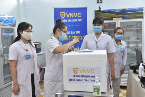 Tiêm vắc xin COVID-19 ở TP.HCM, Hà Nội và Hải Dương: Sau tiêm 30 phút đã trở lại làm việc - Ảnh 2. Tiêm vắc xin COVID-19 ở TP.HCM, Hà Nội và Hải Dương: Sau tiêm 30 phút đã trở lại làm việc - Ảnh 2.