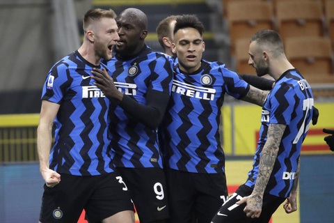 Nhọc nhằn đánh bại Atalanta, Inter Milan bỏ xa Juve 10 điểm - Ảnh 1. Nhọc nhằn đánh bại Atalanta, Inter Milan bỏ xa Juve 10 điểm - Ảnh 1.