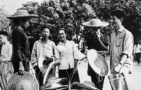 Đào Trình và những bức ảnh miền Bắc thời chiến còn mãi - Ảnh 1. Đào Trình và những bức ảnh miền Bắc thời chiến còn mãi - Ảnh 1.