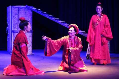 Thành Thăng Long thuở ấy: Phận đàn bà trên bàn cờ thế cuộc - Ảnh 3. Thành Thăng Long thuở ấy: Phận đàn bà trên bàn cờ thế cuộc - Ảnh 3.