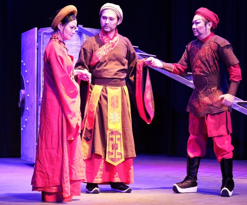 Thành Thăng Long thuở ấy: Phận đàn bà trên bàn cờ thế cuộc - Ảnh 5. Thành Thăng Long thuở ấy: Phận đàn bà trên bàn cờ thế cuộc - Ảnh 5.