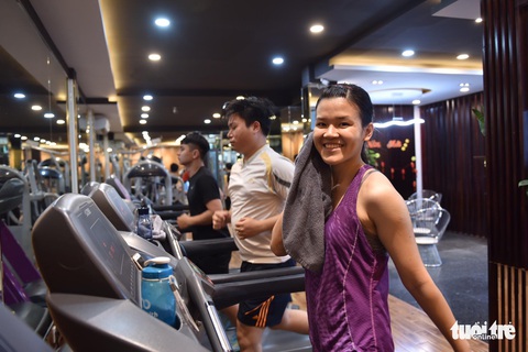 Hàng quán Sài Gòn mở cửa, không quên COVID-19 - Ảnh 6. Hàng quán Sài Gòn mở cửa, không quên COVID-19 - Ảnh 6.