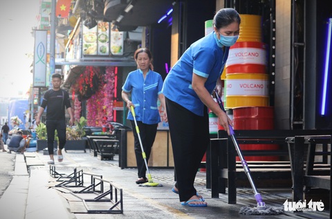 Hàng quán Sài Gòn mở cửa, không quên COVID-19 - Ảnh 8. Hàng quán Sài Gòn mở cửa, không quên COVID-19 - Ảnh 8.