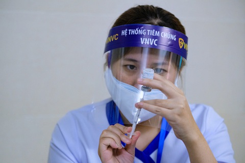 Bệnh viện đầu tiên tại Hà Nội tiêm vắc xin COVID-19 cho 30 người - Ảnh 5. Bệnh viện đầu tiên tại Hà Nội tiêm vắc xin COVID-19 cho 30 người - Ảnh 5.