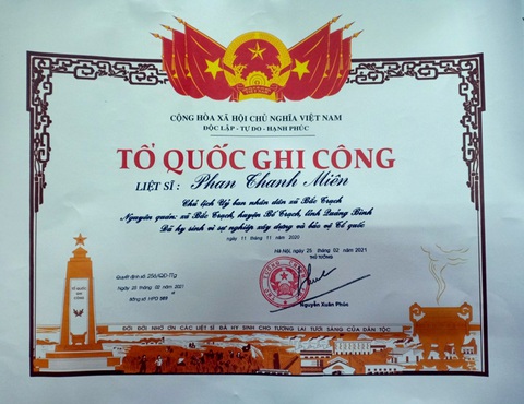 Công nhận liệt sĩ cho chủ tịch xã hi sinh vì dân trong lũ - Ảnh 1. Công nhận liệt sĩ cho chủ tịch xã hi sinh vì dân trong lũ - Ảnh 1.