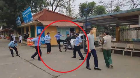 Nhóm bảo vệ bệnh viện và dân đại chiến trong bệnh viện - Ảnh 2. Nhóm bảo vệ bệnh viện và dân đại chiến trong bệnh viện - Ảnh 2.