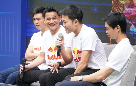 Hoàng Anh Gia Lai tuyển chọn tài năng bóng đá từ trẻ em đường phố - Ảnh 2. Hoàng Anh Gia Lai tuyển chọn tài năng bóng đá từ trẻ em đường phố - Ảnh 2.