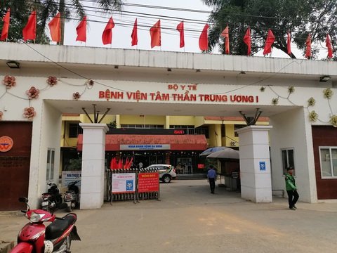 Bố của người cầm đầu đường dây ma túy trong bệnh viện nói con trai từng bị tàu hỏa tông - Ảnh 1. Bố của người cầm đầu đường dây ma túy trong bệnh viện nói con trai từng bị tàu hỏa tông - Ảnh 1.