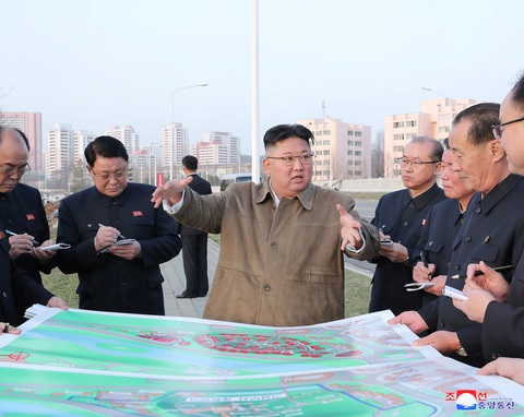 Ông Kim Jong Un kêu gọi xây thêm 50.000 căn hộ cho dân, LHQ cảnh báo thiếu đói ở Triều Tiên - Ảnh 1. Ông Kim Jong Un kêu gọi xây thêm 50.000 căn hộ cho dân, LHQ cảnh báo thiếu đói ở Triều Tiên - Ảnh 1.