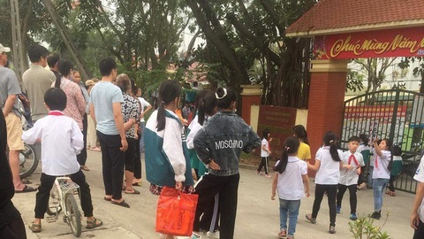 Hà Nội: Học sinh lớp 9 đâm chết nam sinh lớp 8 trong giờ ra chơi - Ảnh 1. Hà Nội: Học sinh lớp 9 đâm chết nam sinh lớp 8 trong giờ ra chơi - Ảnh 1.