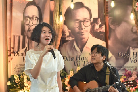 Hồng Nhung, Quang Dũng, Lân Nhã, Cẩm Vân hát ở ngôi nhà Trịnh Công Sơn từng sống - Ảnh 1. Hồng Nhung, Quang Dũng, Lân Nhã, Cẩm Vân hát ở ngôi nhà Trịnh Công Sơn từng sống - Ảnh 1.