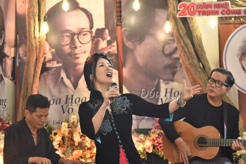 Hồng Nhung, Quang Dũng, Lân Nhã, Cẩm Vân hát ở ngôi nhà Trịnh Công Sơn từng sống - Ảnh 3. Hồng Nhung, Quang Dũng, Lân Nhã, Cẩm Vân hát ở ngôi nhà Trịnh Công Sơn từng sống - Ảnh 3.