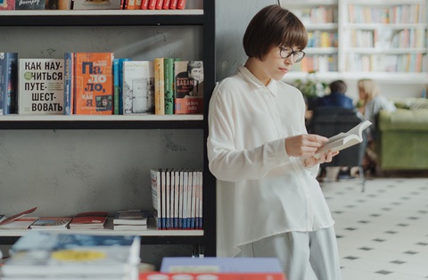 Giới trẻ đọc sách in và sách online khác ra sao? - Ảnh 1. Giới trẻ đọc sách in và sách online khác ra sao? - Ảnh 1.
