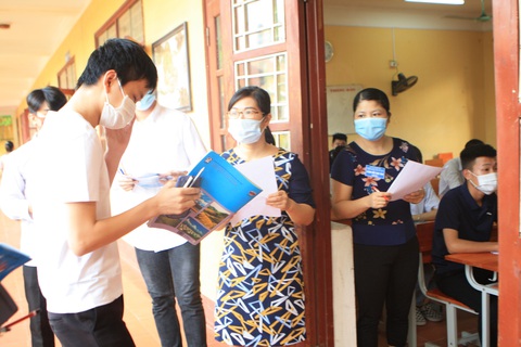 Bộ GD-ĐT công bố đề tham khảo môn Giáo dục công dân và 7 môn ngoại ngữ - Ảnh 1. Bộ GD-ĐT công bố đề tham khảo môn Giáo dục công dân và 7 môn ngoại ngữ - Ảnh 1.