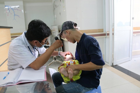 Mỗi ngày, bệnh viện ở Cần Thơ tiếp nhận điều trị hơn 70 ca tay chân miệng, nhiều ca nặng - Ảnh 1. Mỗi ngày, bệnh viện ở Cần Thơ tiếp nhận điều trị hơn 70 ca tay chân miệng, nhiều ca nặng - Ảnh 1.